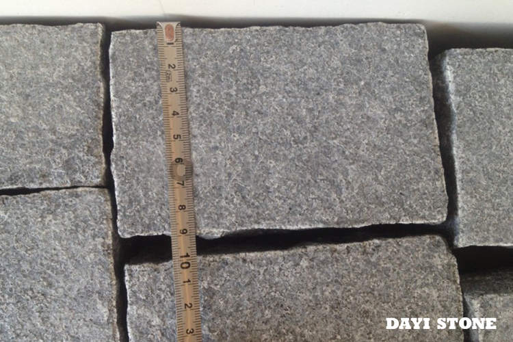 Cubes Dark Grey Granite G654 Top flamed edges split bottom sawn 15x9x9cm - Dayi Stone